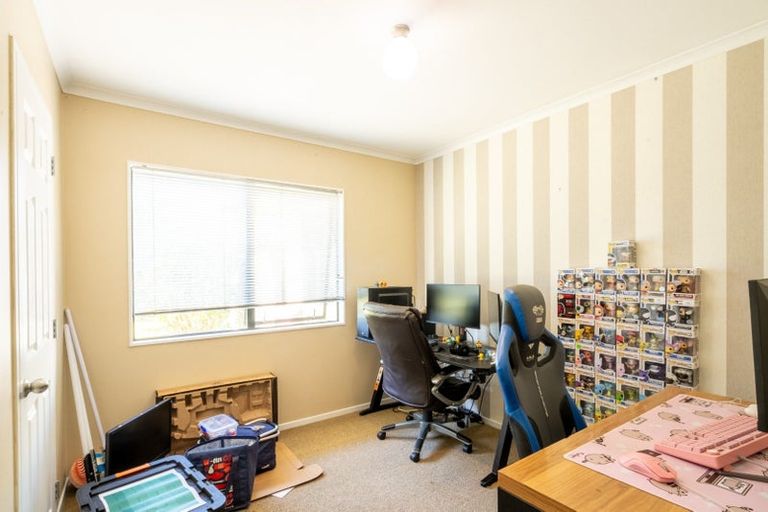 Photo of property in 115 Schnell Drive, Kelvin Grove, Palmerston North, 4414