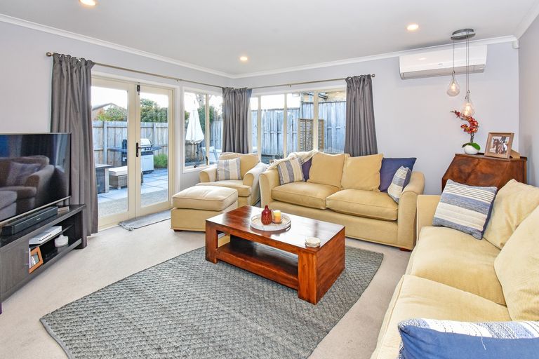 Photo of property in 69 Riverton Drive, Randwick Park, Auckland, 2105