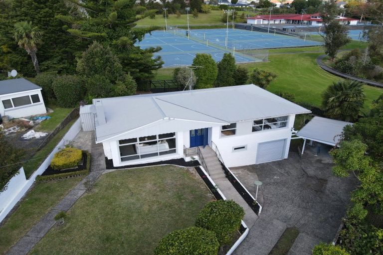 Photo of property in 1 Kingsway Crescent, Forest Lake, Hamilton, 3200