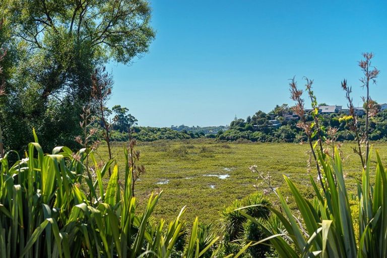 Photo of property in 1/39 St Peters Street, Northcote, Auckland, 0627