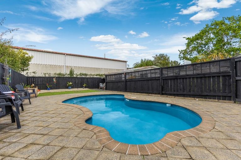 Photo of property in 12 Finlow Drive, Te Atatu South, Auckland, 0610