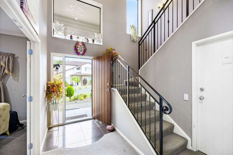 Photo of property in 1 Seresin Crescent, Flat Bush, Auckland, 2016