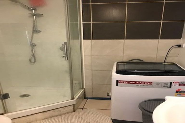 Photo of property in 1/23 Woodcote Drive, Glenfield, Auckland, 0629