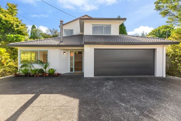 Photo of property in 1/39 Seaton Road, Murrays Bay, Auckland, 0630