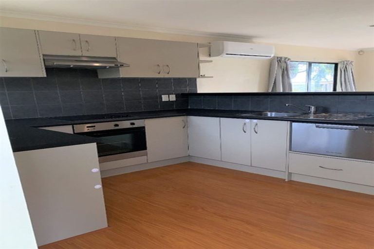 Photo of property in 31 Patts Avenue, Glendene, Auckland, 0602