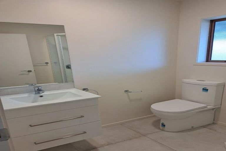 Photo of property in 3 Manaia View Road, One Tree Point, 0118