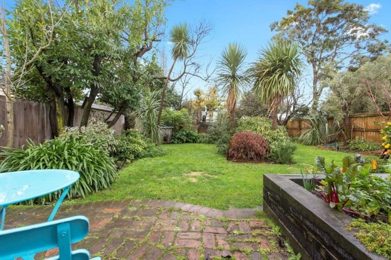 Photo of property in 24 Forbes Street, Sydenham, Christchurch, 8023