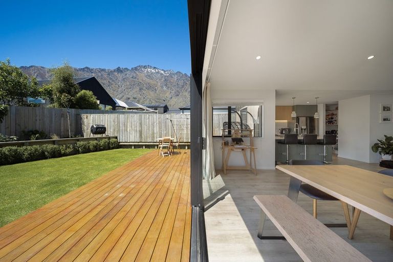 Photo of property in 16 Crop Street, Jacks Point, 9371