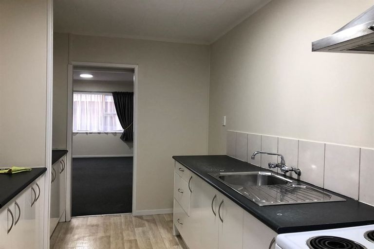 Photo of property in 3/305 Great North Road, Henderson, Auckland, 0612