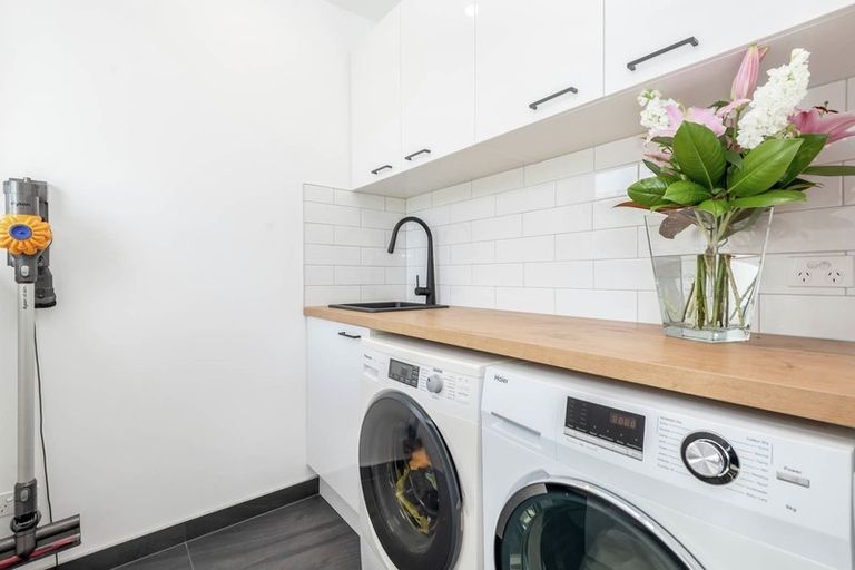 Photo of property in 31 Advene Road, Cockle Bay, Auckland, 2014