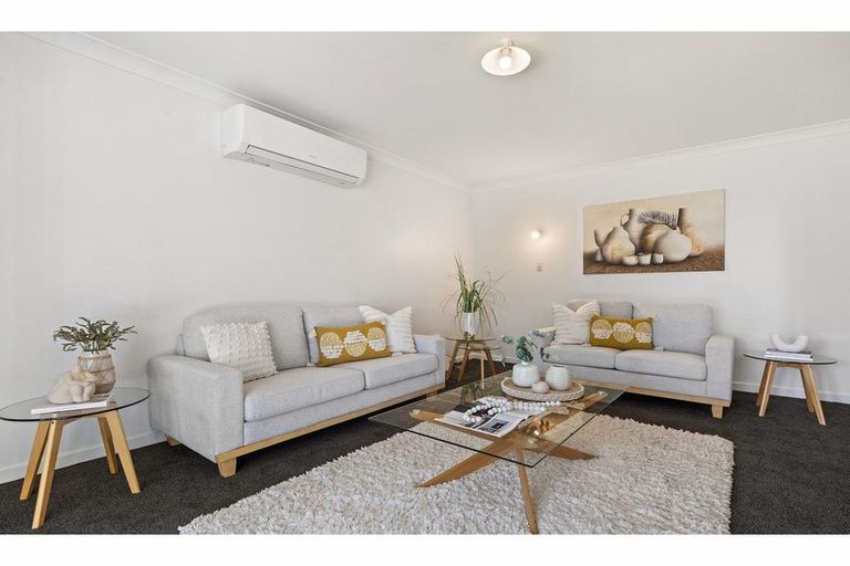 Photo of property in 1/100 Prestons Road, Redwood, Christchurch, 8051