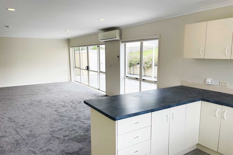 Photo of property in 19 San Bernadino Drive, Henderson, Auckland, 0612