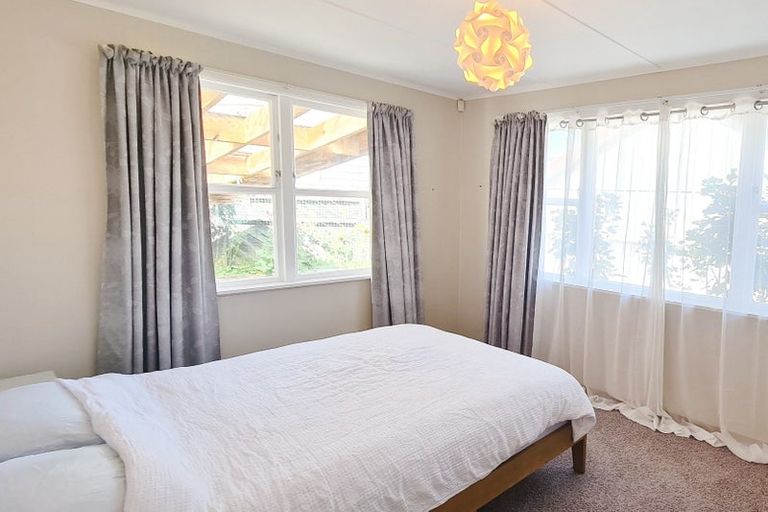 Photo of property in 23 Poneke Drive, Waikanae, 5036