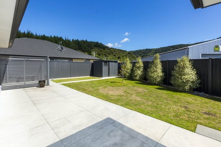 Photo of property in 17 Chalfont Road, Silverstream, Upper Hutt, 5019