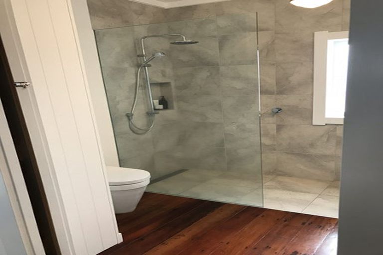 Photo of property in 28 Nikau Street, New Lynn, Auckland, 0600