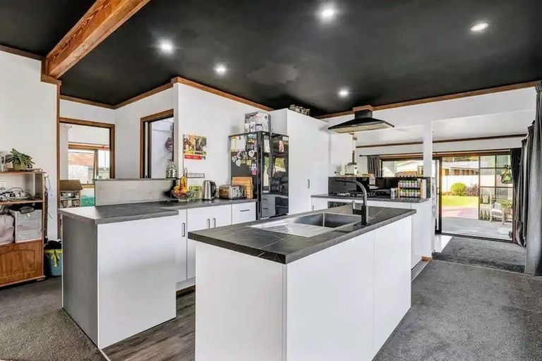 Photo of property in 126 Miranda Street, Stratford, 4332
