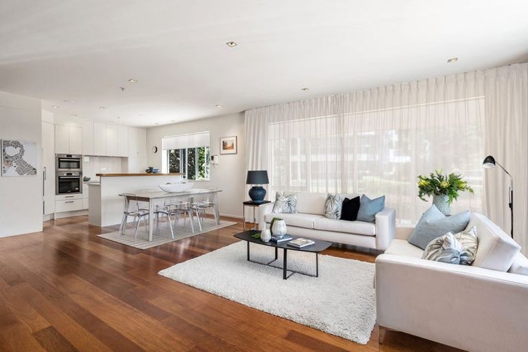 Photo of property in 1/7 The Promenade, Takapuna, Auckland, 0622