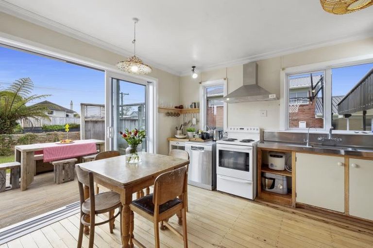 Photo of property in 1 Tavistock Street, Westown, New Plymouth, 4310