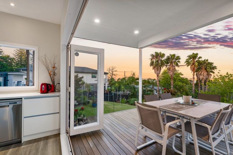 Photo of property in 52 Totara Road, Te Atatu Peninsula, Auckland, 0610