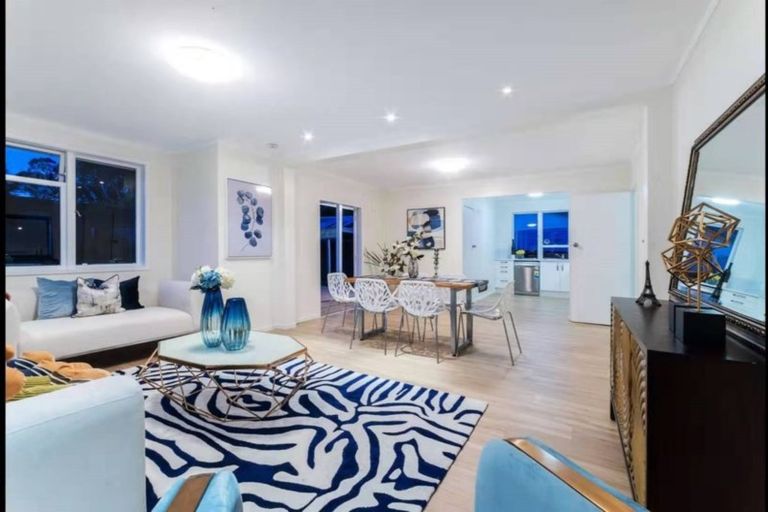 Photo of property in 100 Universal Drive, Henderson, Auckland, 0610