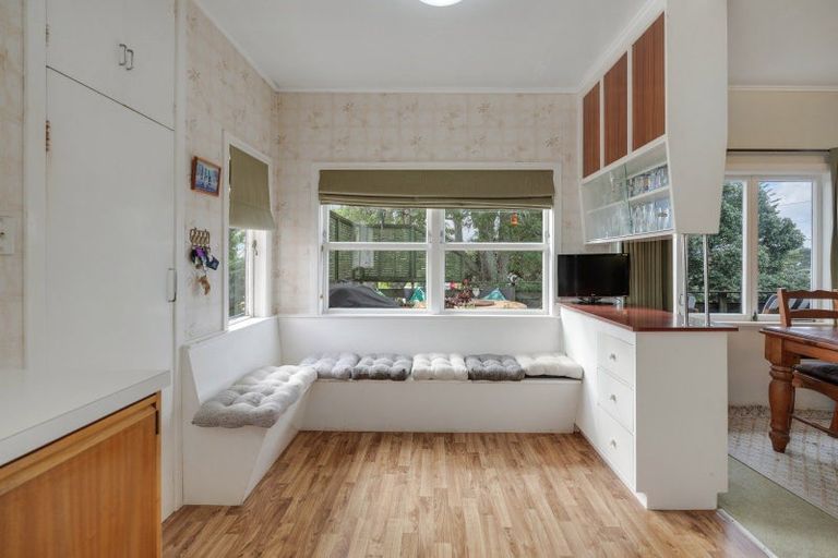 Photo of property in 67 Beach Road, Mellons Bay, Auckland, 2014