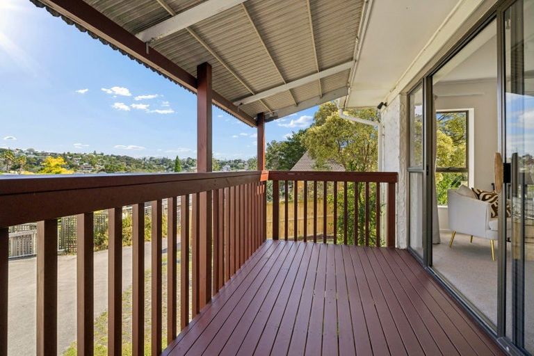 Photo of property in 1/7 Tusac Place, Totara Vale, Auckland, 0627