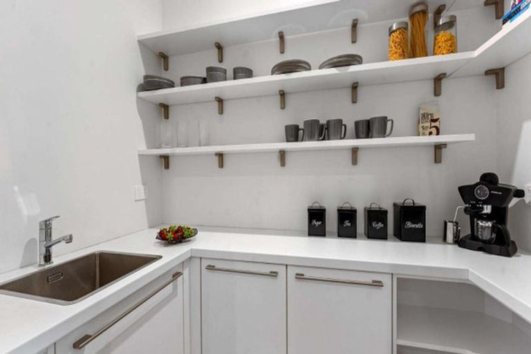 Photo of property in 1 Cilliers Drive, Silverdale, 0932