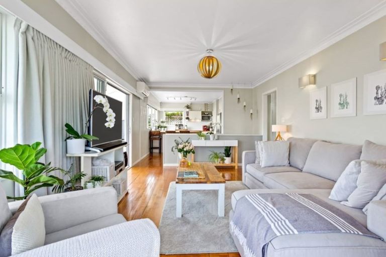 Photo of property in 72 Verbena Road, Birkdale, Auckland, 0626