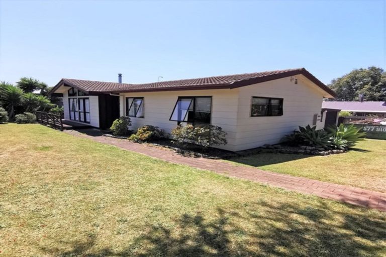 Photo of property in 12 Bishoprick Crescent, Te Puke, 3119