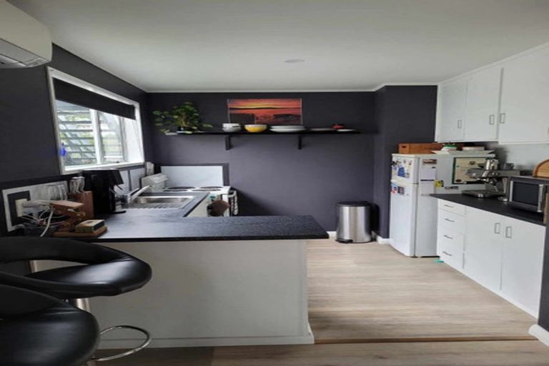 Photo of property in 2/3 School Road, Plimmerton, Porirua, 5026