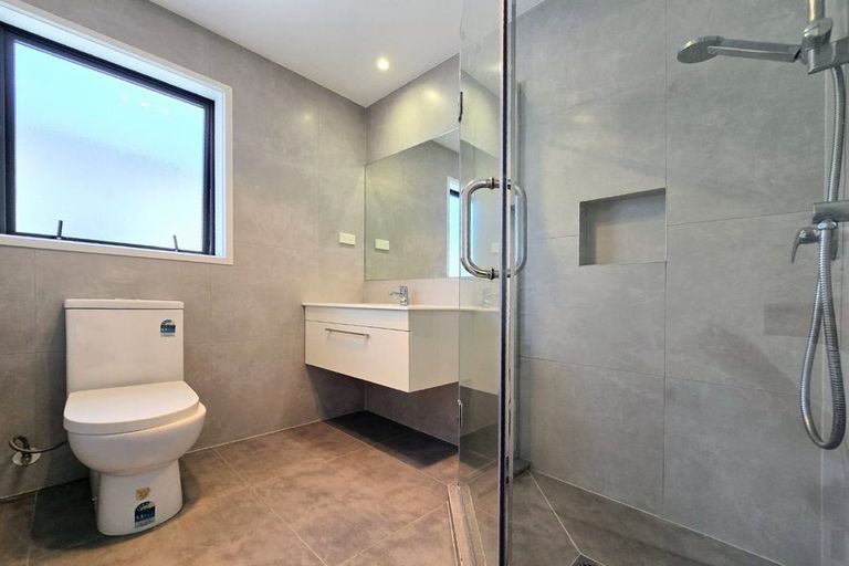 Photo of property in 7b Gulf Crest, Bucklands Beach, Auckland, 2012