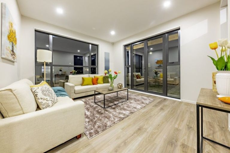 Photo of property in 8 Hollowout Street, Takanini, 2112