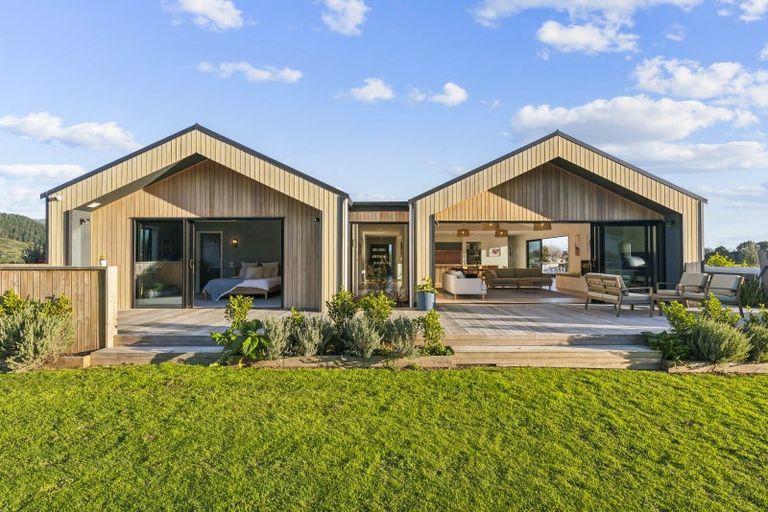 Photo of property in 34 Ohau Gravels Way, Ohau, Levin, 5570