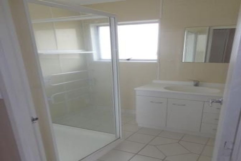 Photo of property in 13 Trengove Place, West Harbour, Auckland, 0618