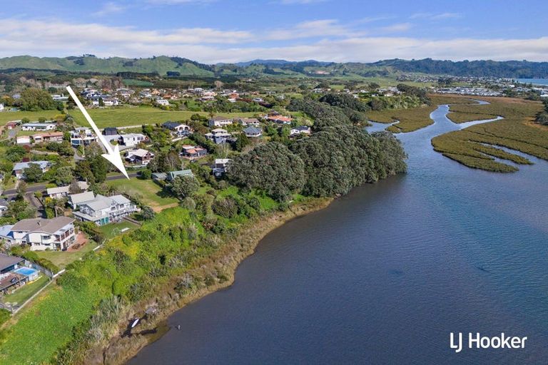 Photo of property in 22 Pohutukawa Drive, Athenree, Waihi Beach, 3177
