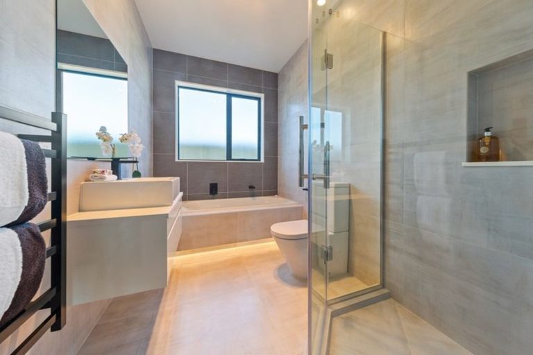 Photo of property in 11 Ropere Street, Kumeu, 0810