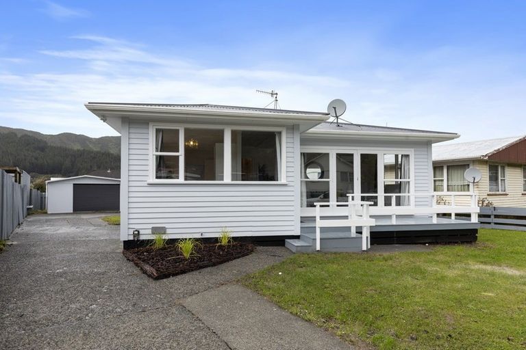 Photo of property in 20 Hamstead Street, Wainuiomata, Lower Hutt, 5014