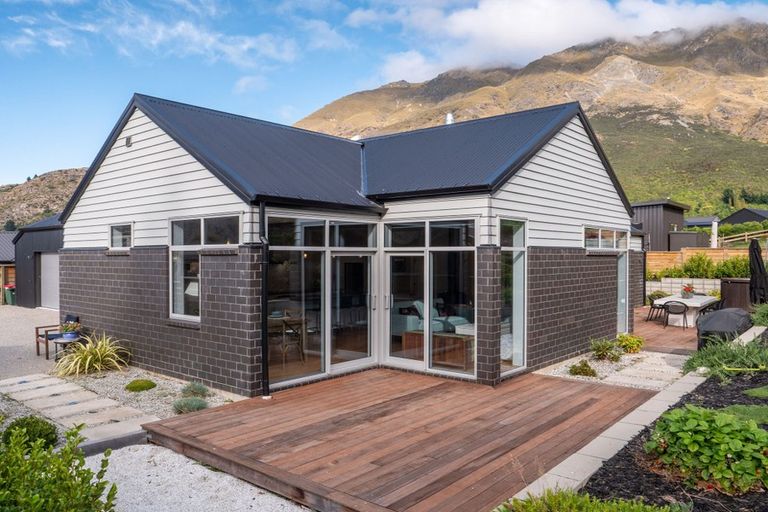 Photo of property in 12 Morepork Way, Arthurs Point, Queenstown, 9371