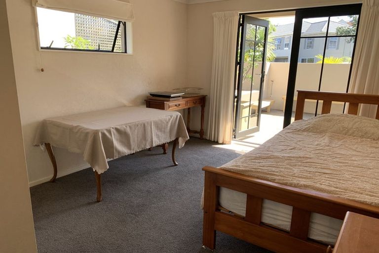 Photo of property in 3 Searidge Rise, West Harbour, Auckland, 0618