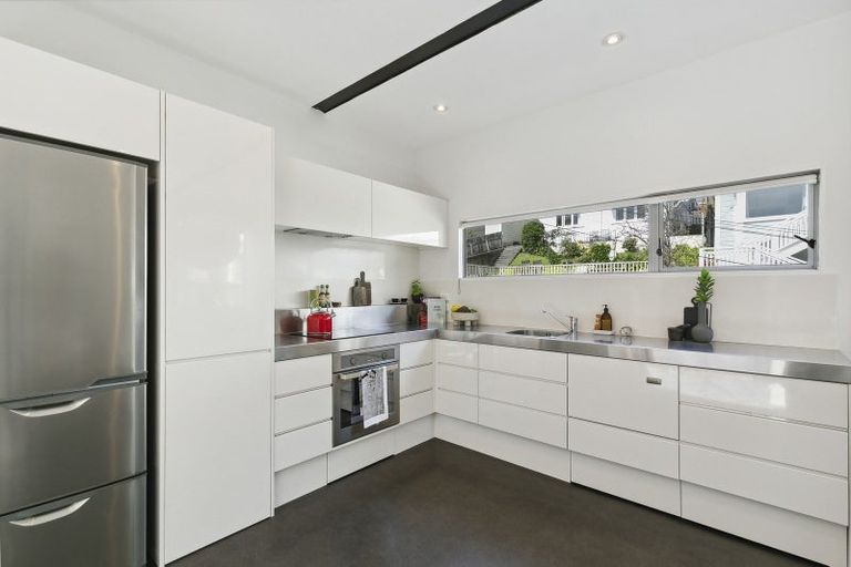 Photo of property in 3b Telford Terrace, Oriental Bay, Wellington, 6011