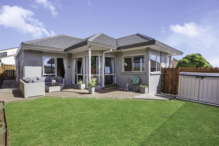 Photo of property in 81d Mirrabooka Avenue, Botany Downs, Auckland, 2010