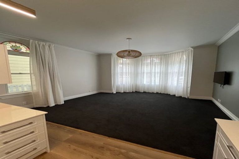 Photo of property in 18 Portland Crescent, Thorndon, Wellington, 6011