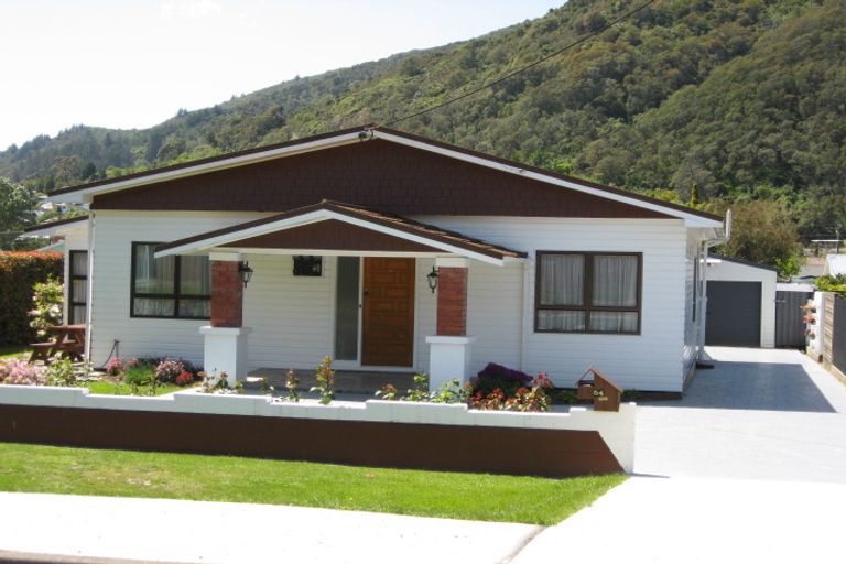 Photo of property in 54 Kent Street, Picton, 7220