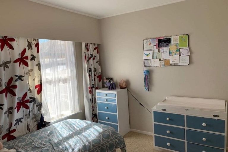 Photo of property in 2/38 Old Lake Road, Narrow Neck, Auckland, 0624