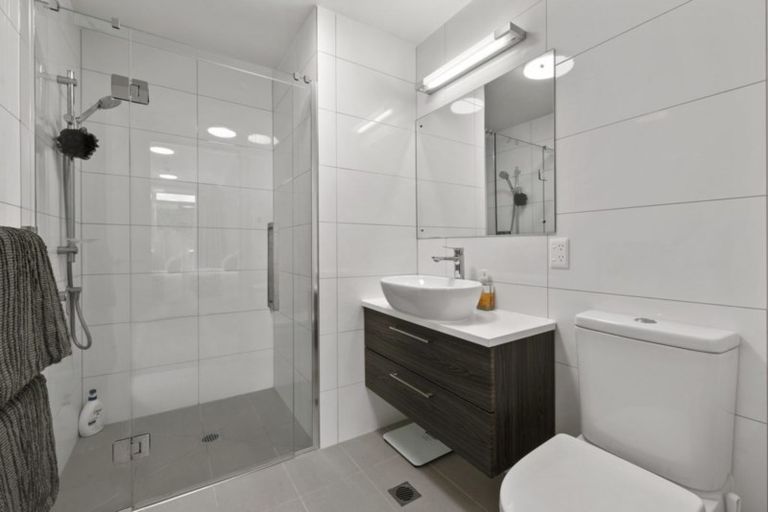 Photo of property in 18 Rewa Rewa Lane, Orewa, 0931