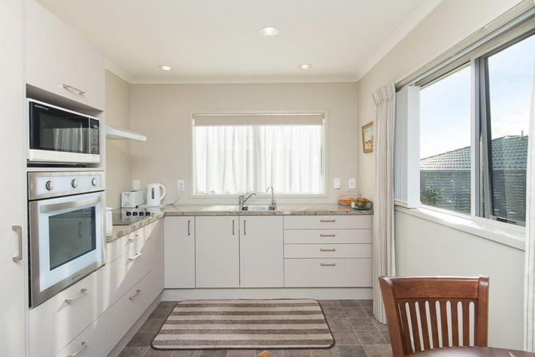 Photo of property in 4/8 Village Place, Tuakau, 2121