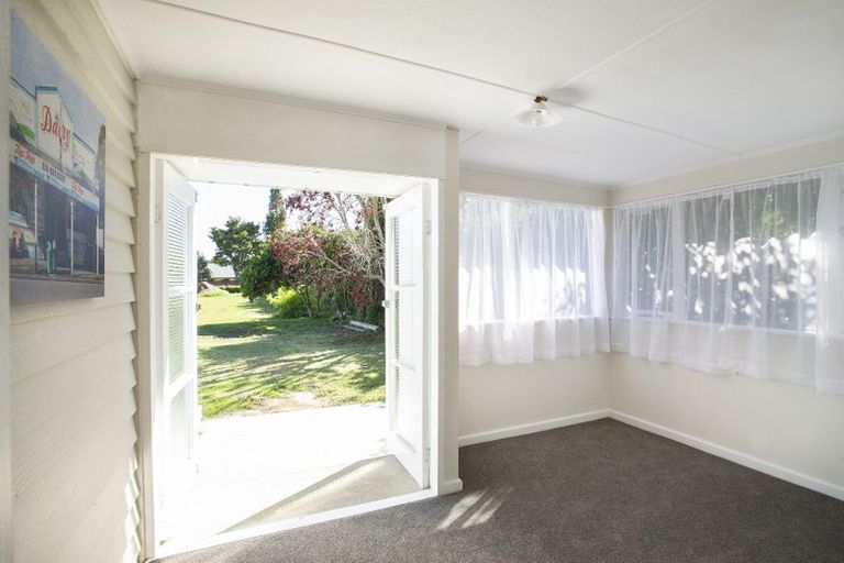 Photo of property in 23a Paparoa Road, Cockle Bay, Auckland, 2014