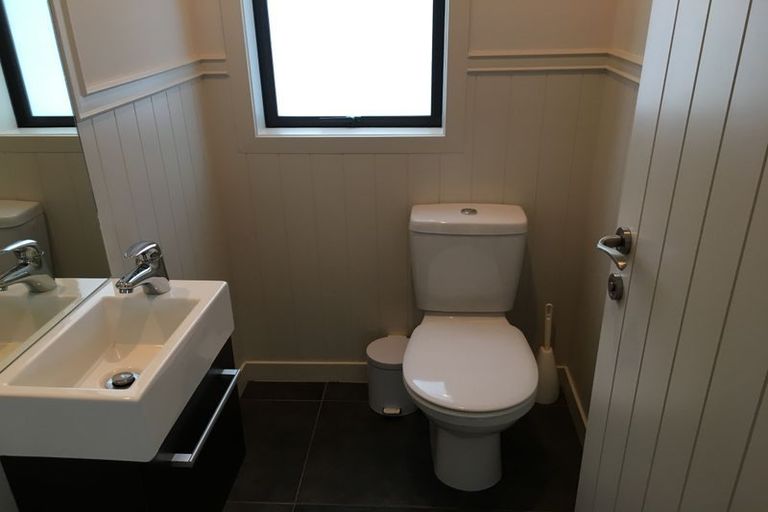 Photo of property in 1a Burford Place, Mellons Bay, Auckland, 2014