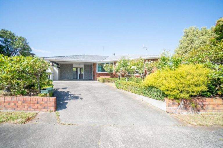 Photo of property in 16 Te Punga Place, Awapuni, Palmerston North, 4412