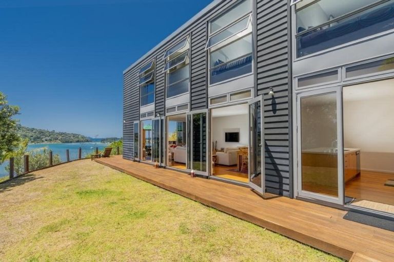 Photo of property in 18 Pine Grove, Tairua, 3508